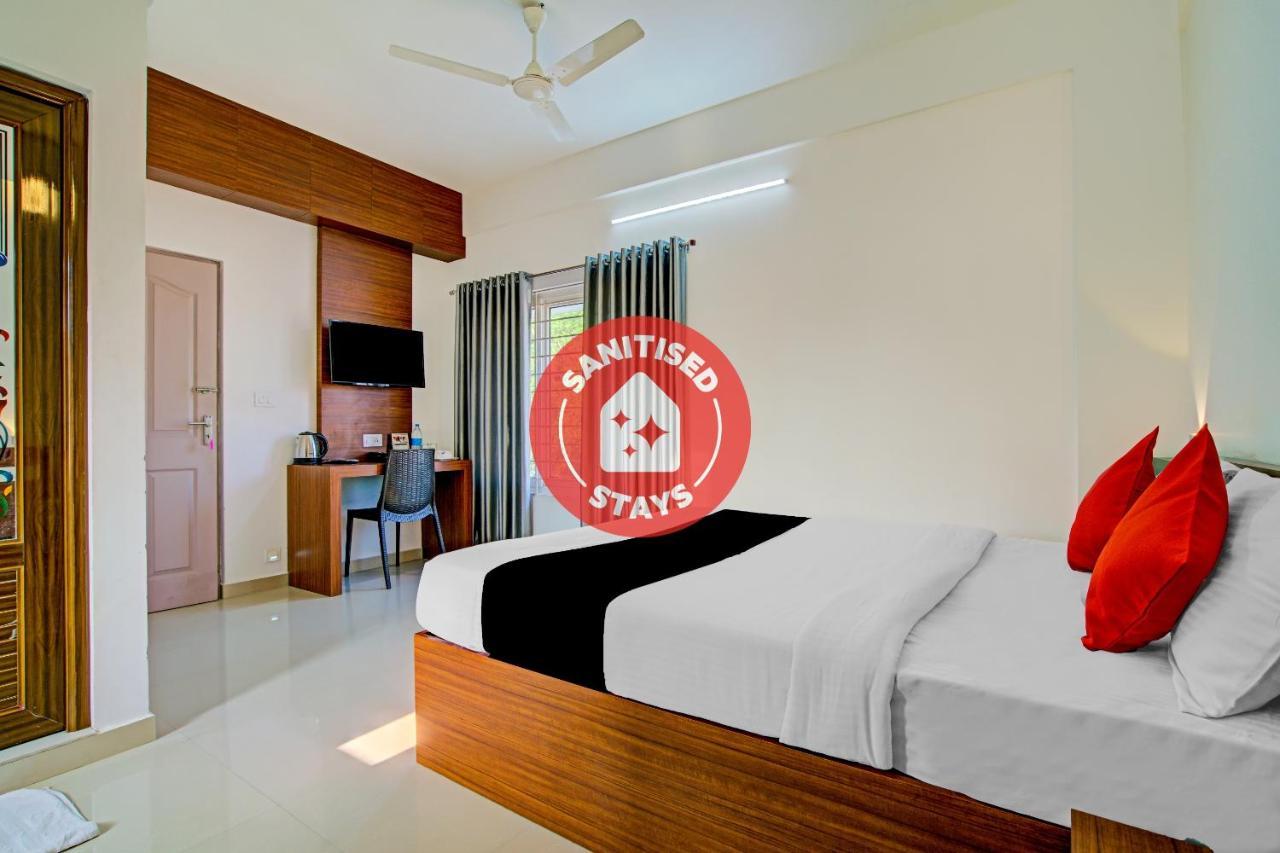 Vaccinated Staff- Capital O 74715 Phoenix Holidays Hotel Kochi Kültér fotó