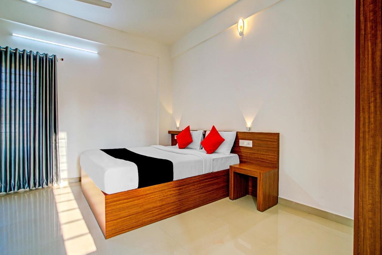 Vaccinated Staff- Capital O 74715 Phoenix Holidays Hotel Kochi Kültér fotó