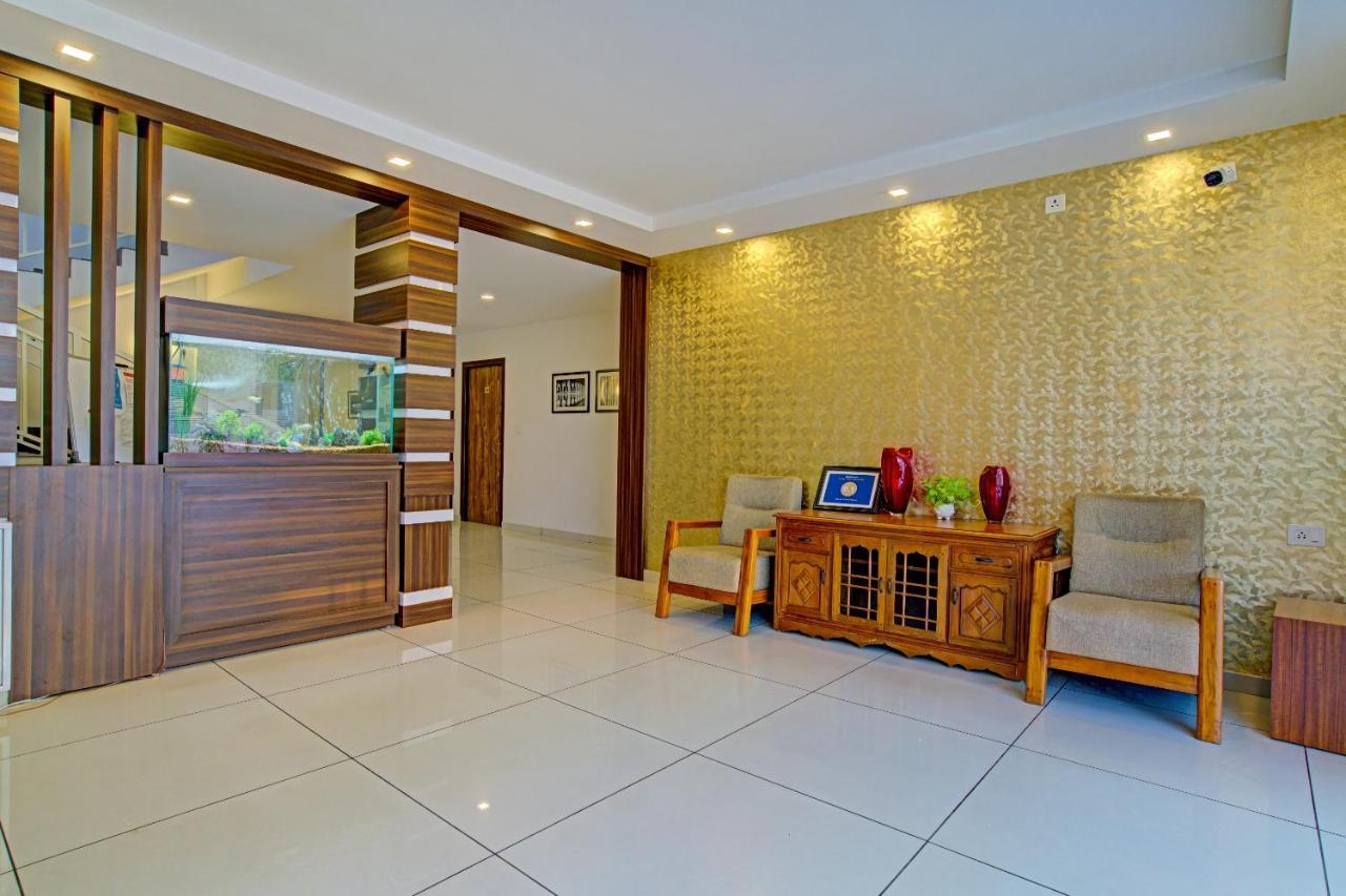 Vaccinated Staff- Capital O 74715 Phoenix Holidays Hotel Kochi Kültér fotó