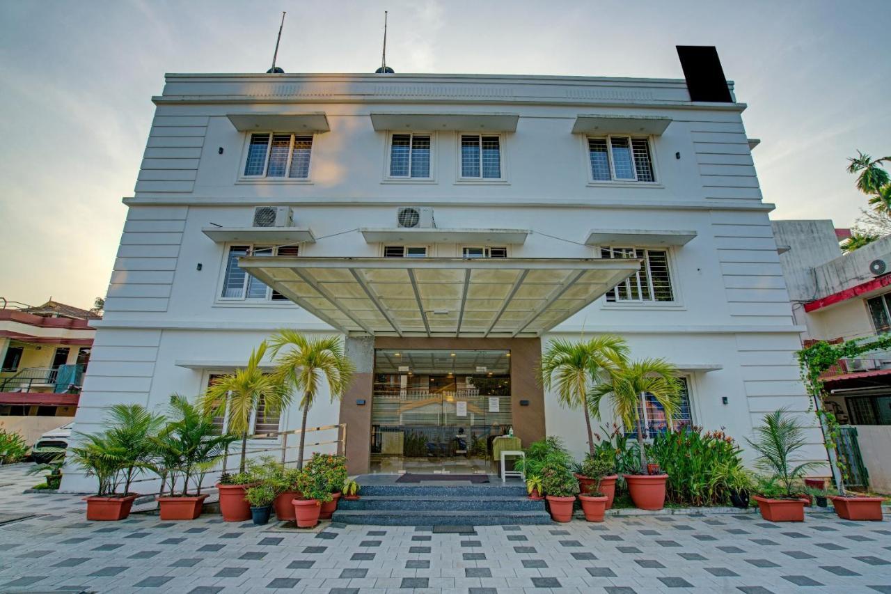 Vaccinated Staff- Capital O 74715 Phoenix Holidays Hotel Kochi Kültér fotó