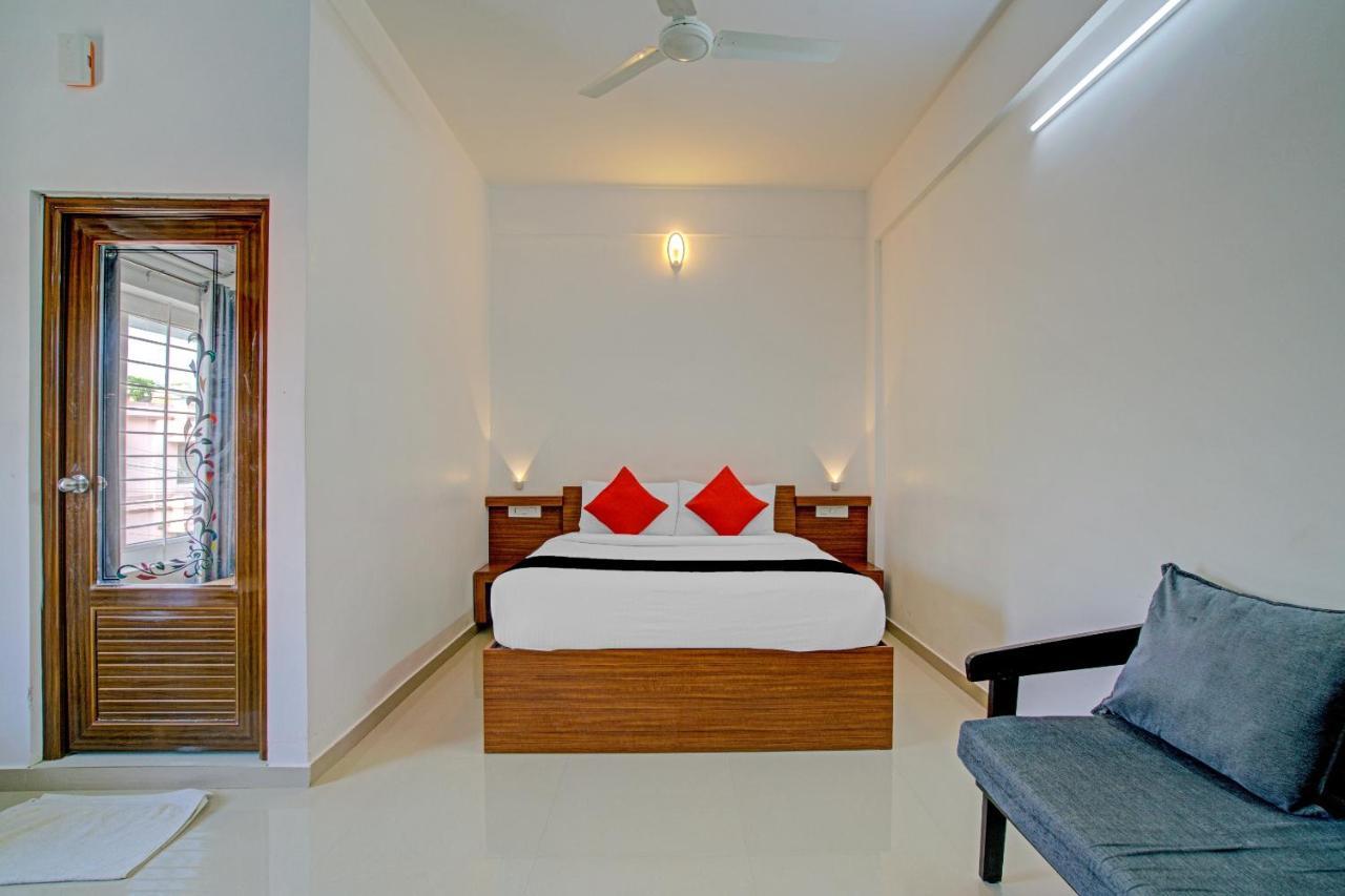 Vaccinated Staff- Capital O 74715 Phoenix Holidays Hotel Kochi Kültér fotó