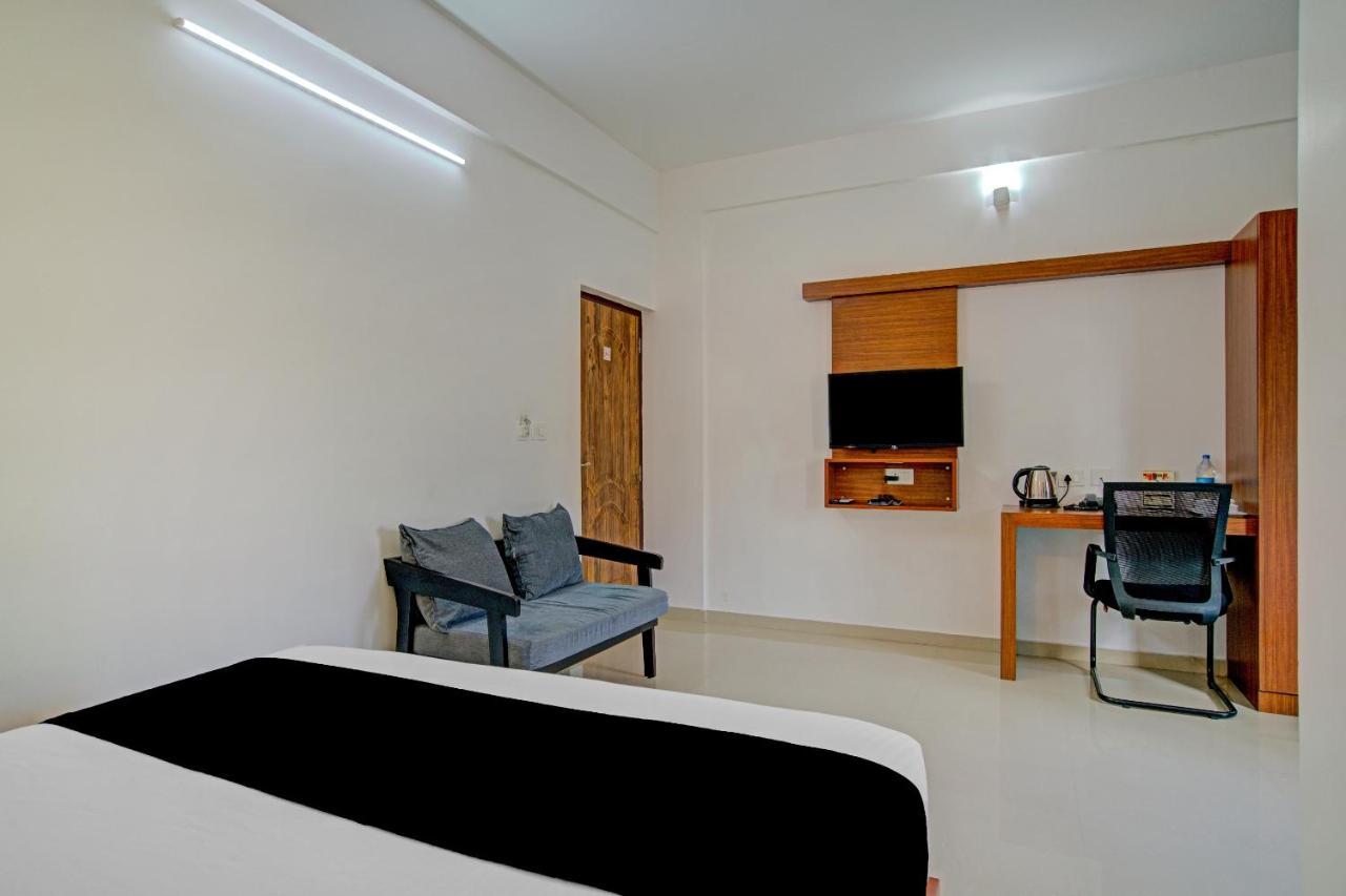 Vaccinated Staff- Capital O 74715 Phoenix Holidays Hotel Kochi Kültér fotó